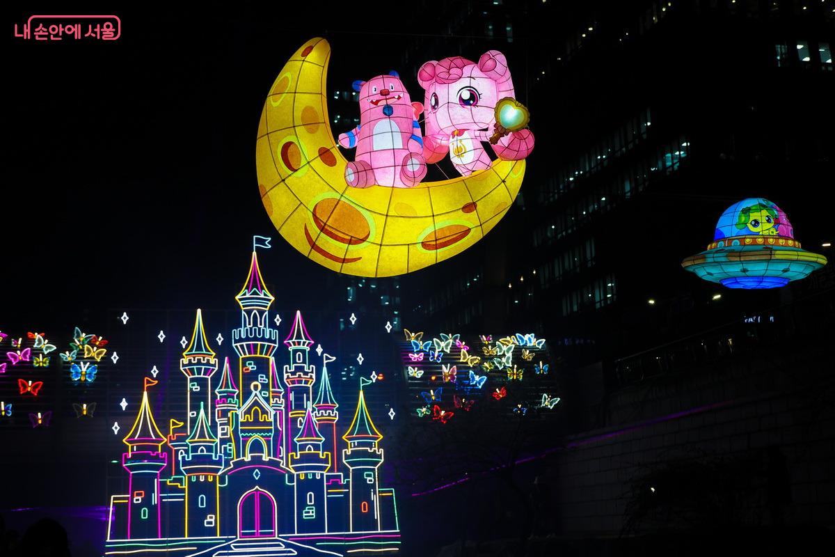 13m 높이의 웅장한 &lsquo;마법의 성 & 나비의 비행&rsquo; &copy;박성환