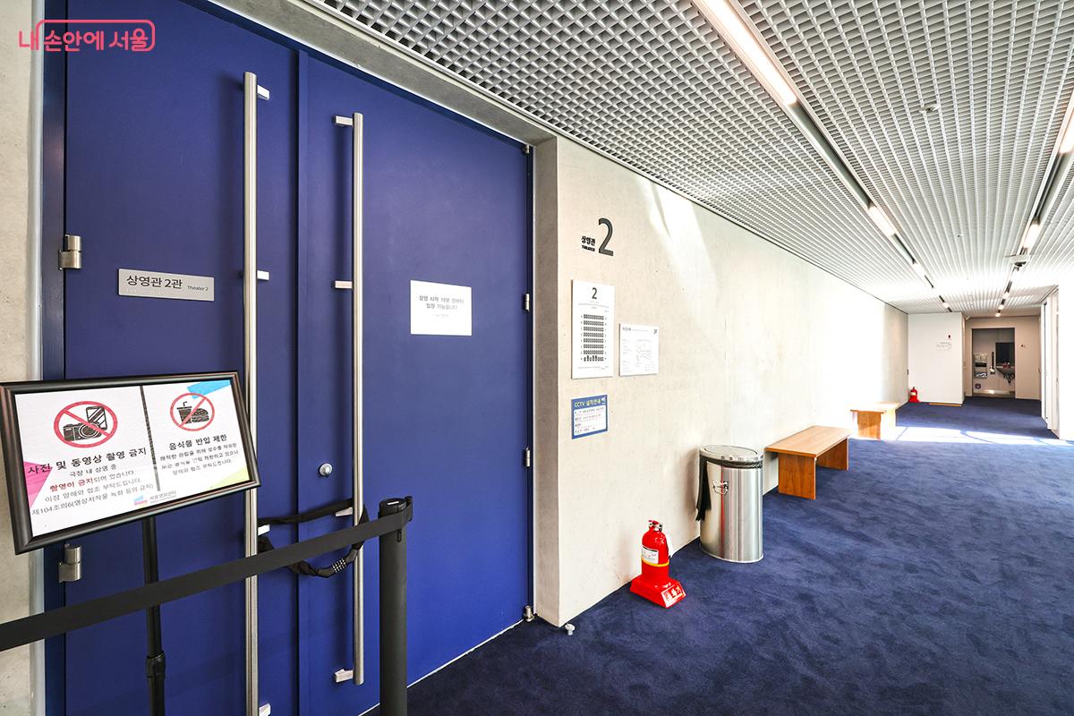 2층과 3층은 영화 상영관이 자리해 있다. &copy;김주연