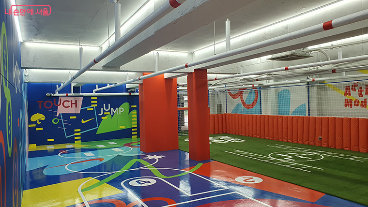 인조잔디를 활용한 풋살존과, 놀이형 체육활동이 가능한 플레이존으로 구성됐다.