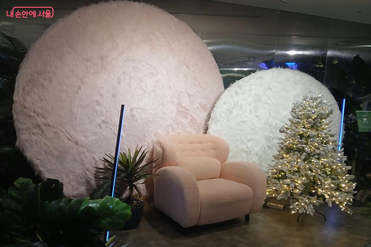  휴식도 취하고 사진도 찍을 수 있는 포토존 &copy;최은영 