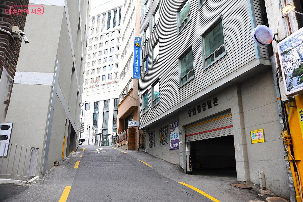 북창쉼터는 중구 세종대로14길 단암빌딩 별관 2층에 위치한다. &copy;조수봉