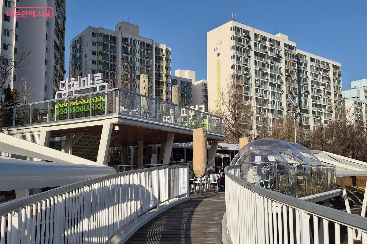 당현천을 바로 건널 수 있는 달빛브릿지 &copy;권수진