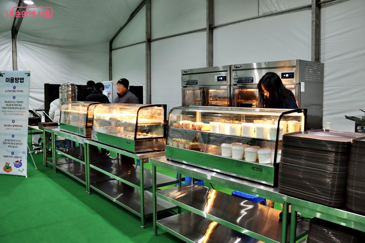 따뜻한 어묵을 비롯해 겨울철이면 생각나는 대표 간식들이 있다. &copy;정향선