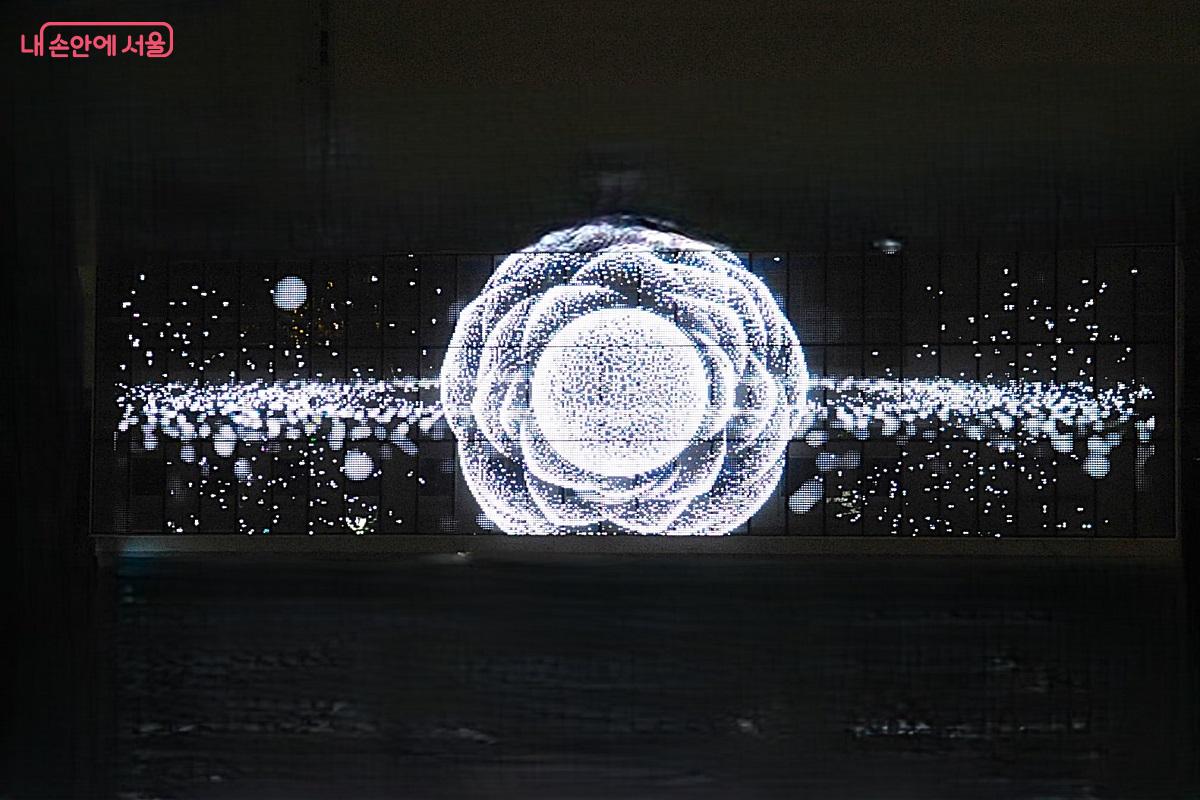 박경주 작가의 <원의 독백> &copy;조수봉