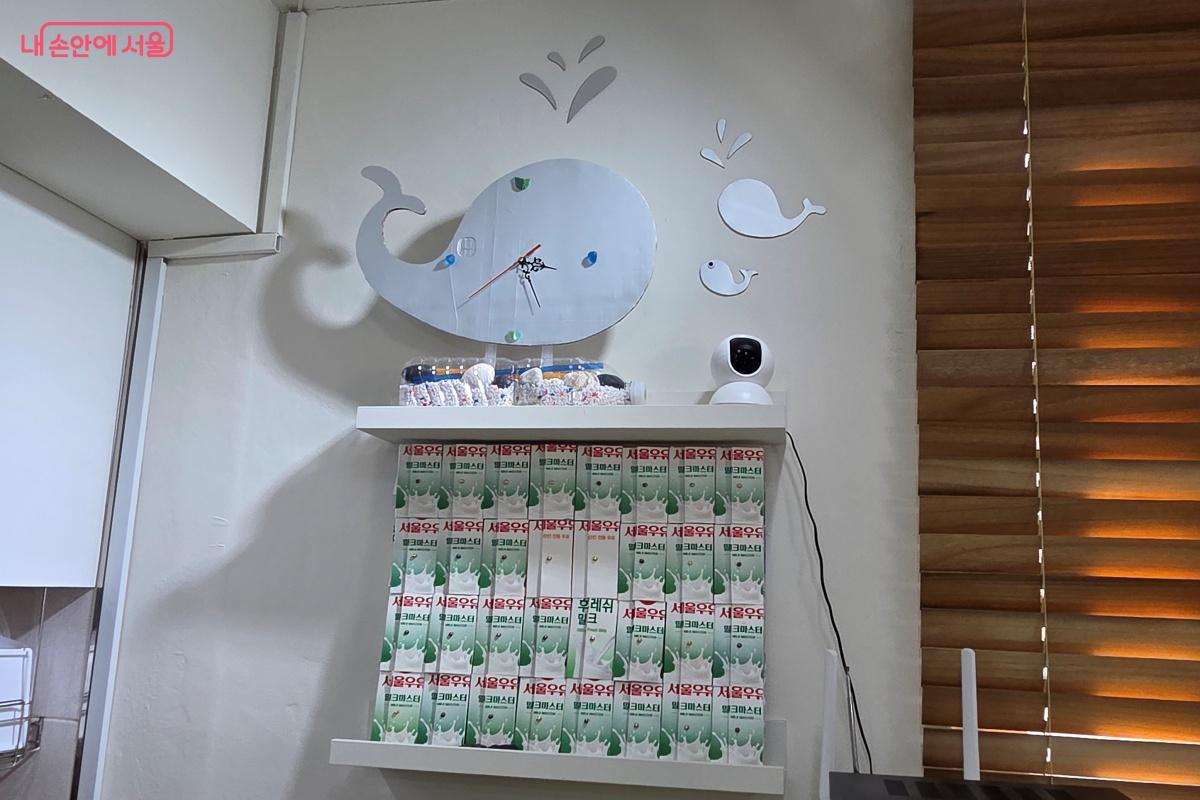 고래 시계를 비롯해 새로운 제품으로 다시 태어난 작품이 눈에 띈다. &copy;김미선