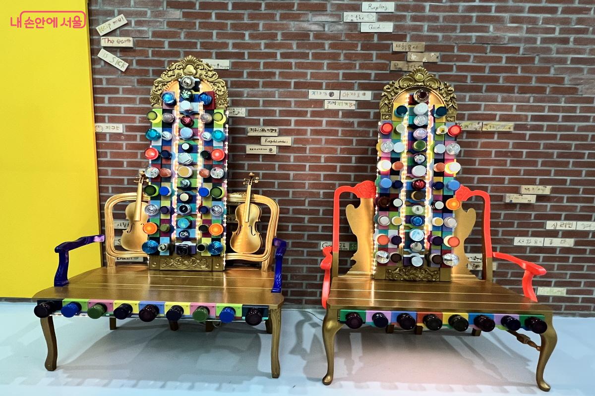 상상력을 자극하는 다양한 새활용 작품들을 보는 재미가 크다. &copy;박지영