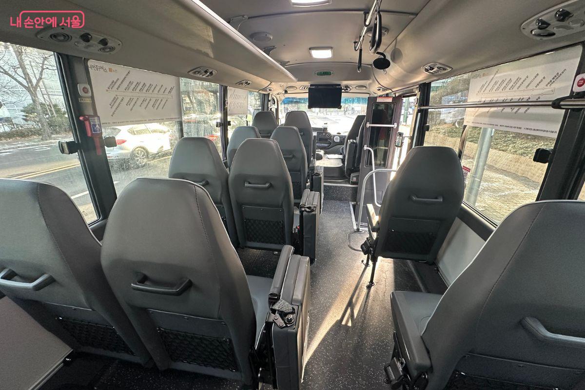 내편중구버스 내부가 깔끔하다. &copy;김재형