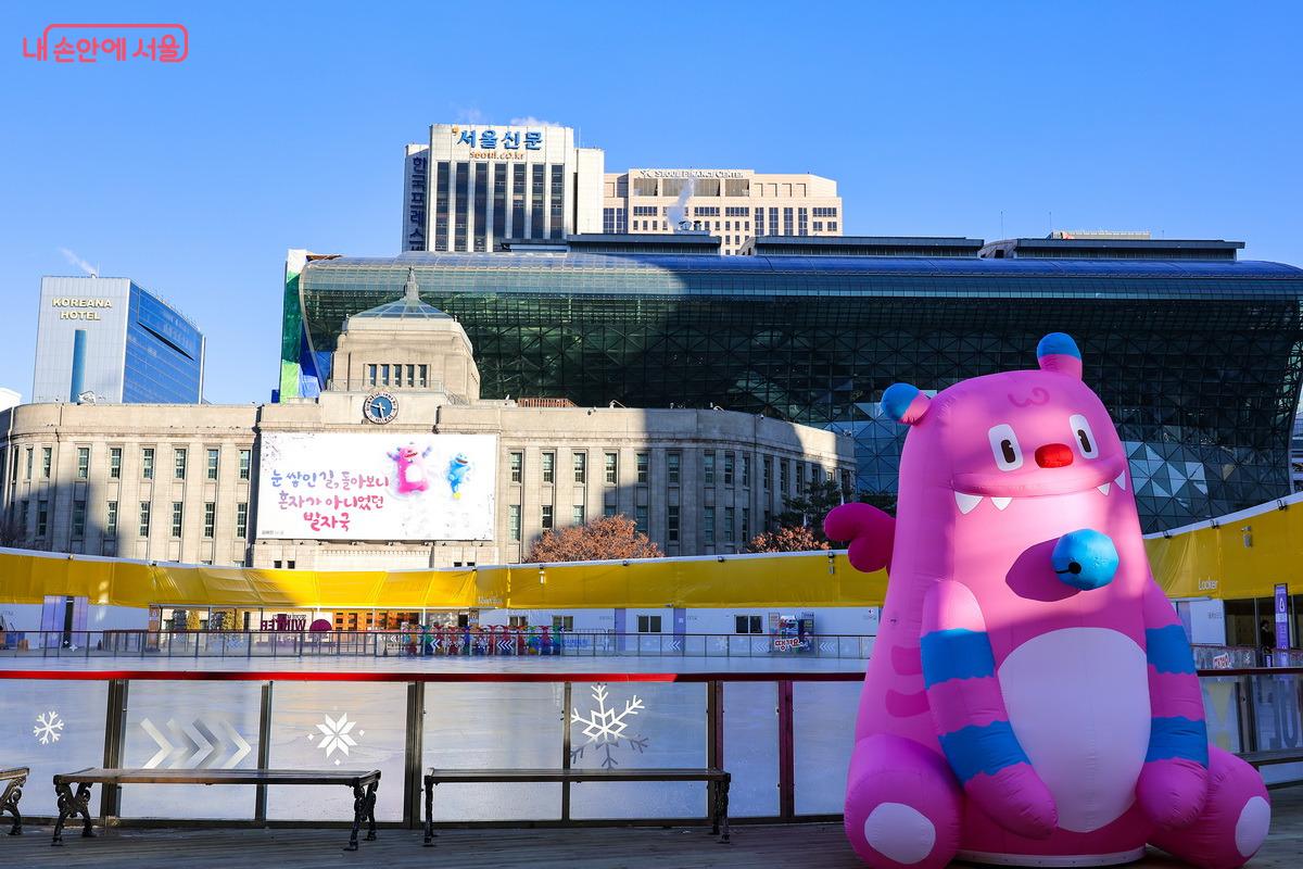 2월 8일까지 운영되는 서울광장 스케이트장 윈터링 &copy;박성환