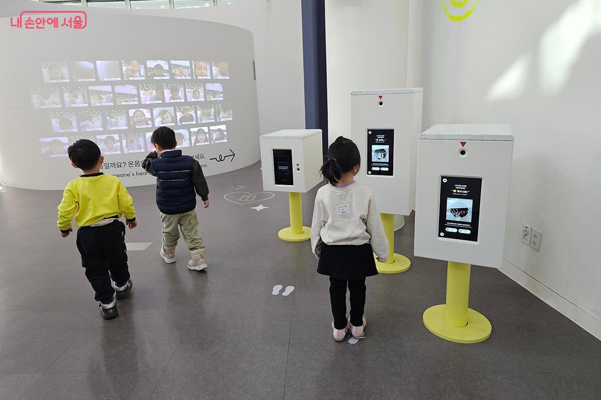 1층 상설전시  &lsquo;통-하다&rsquo;는 다양한 방식의 소통을 체험할 수 있도록 구성됐다. &copy;백승훈