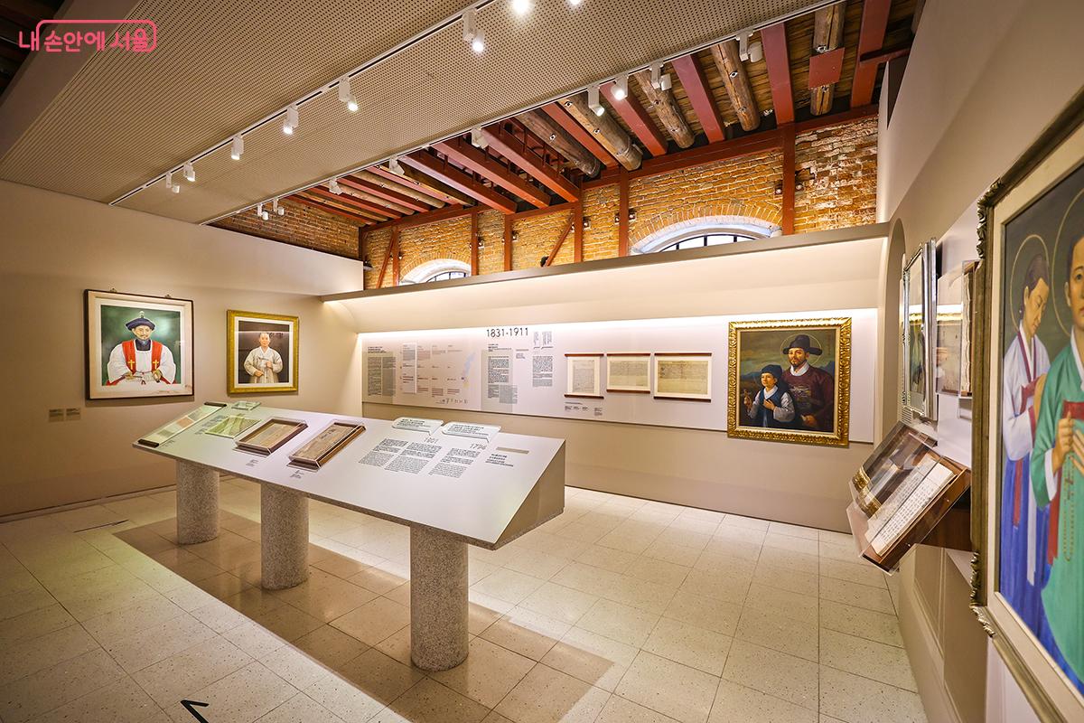 230여년의 주요 사건들과 시대상을 볼 수 있는 역사관 전시 &copy;김주연