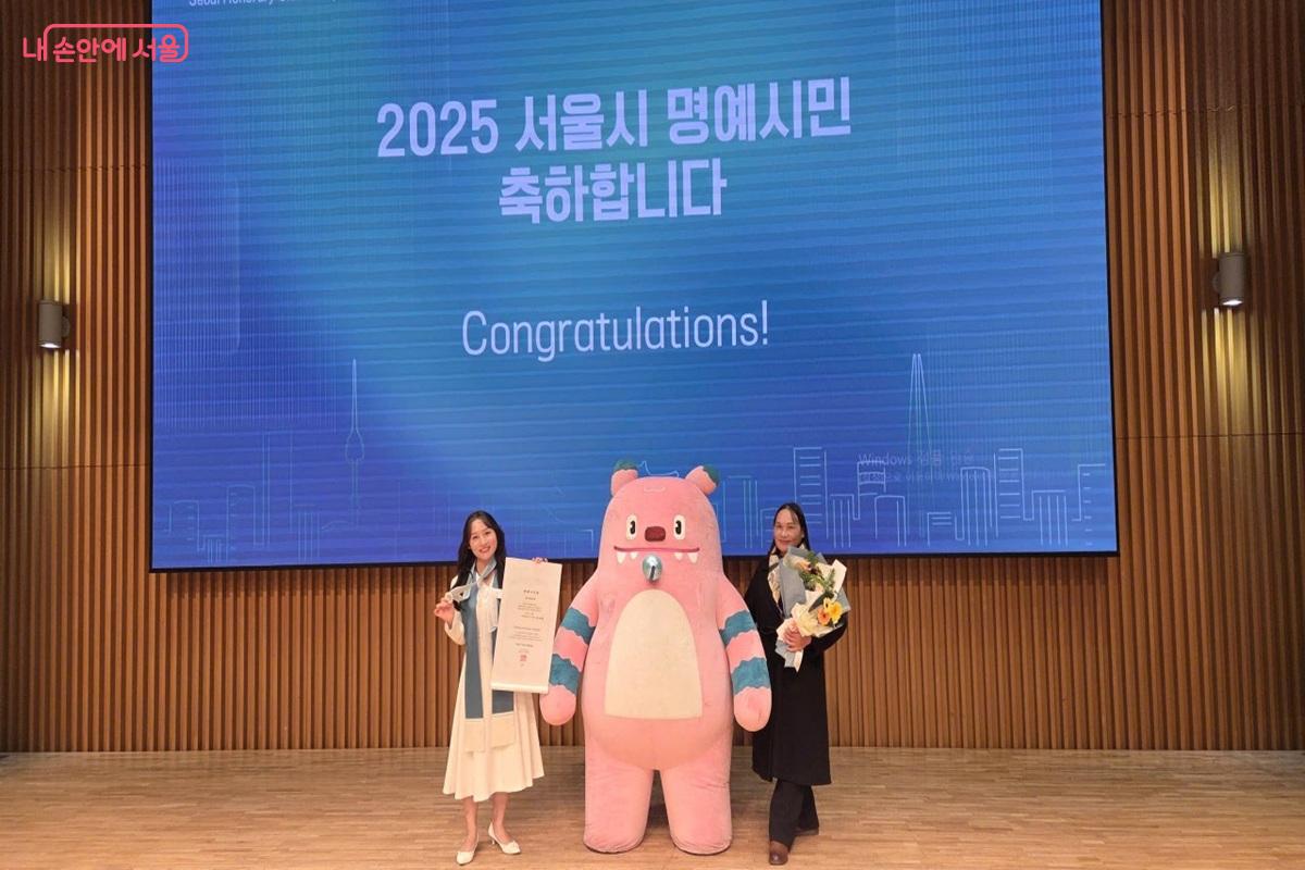 팜티빅응우옛 서울시 명예시민은 베트남과 한국을 잇는 가교역할과 봉사활동에도 앞장서고 있다. &copy;본인 제공