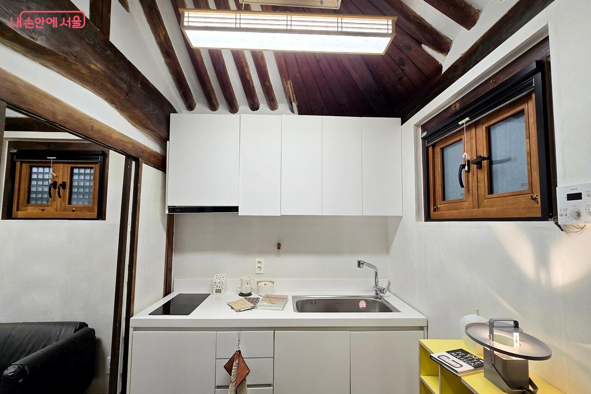 '원서동 5호'의 주방 ©김윤경