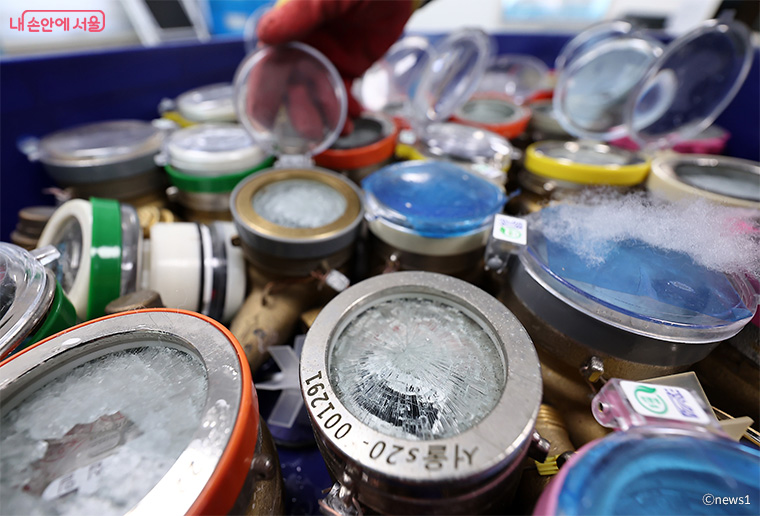 서울시는 &lsquo;수도계량기 동파대책&rsquo;을 시행한다. 