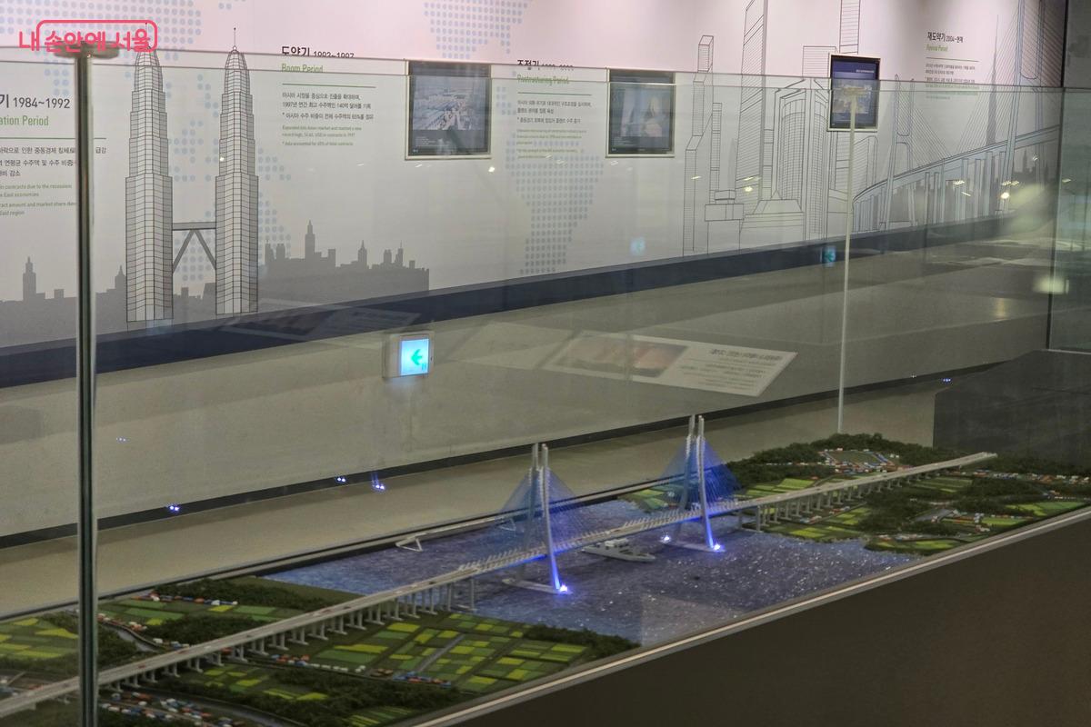 우리의 기술력으로 만든 세계적인 건축물을 전시에서 만날 수 있다. ⓒ김은주