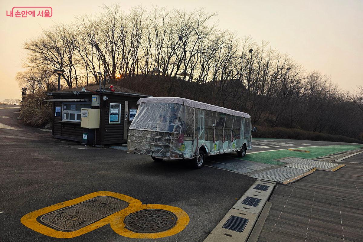 차가운 겨울바람을 막아주는 맹꽁이 전동차 &copy;이정민