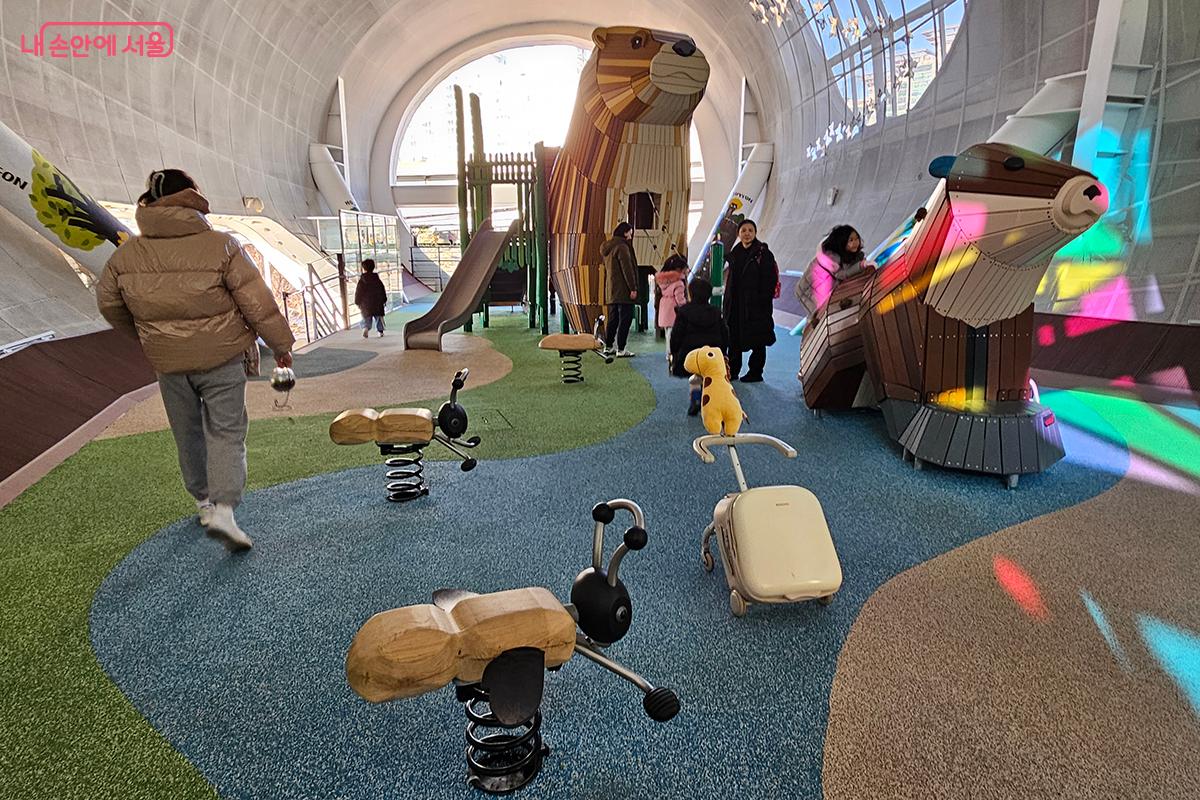 '수달놀이터'는 한강에 서식하는 수달을 모티브로 놀이기구와 체험 시설을 구비했다. ©이혜숙