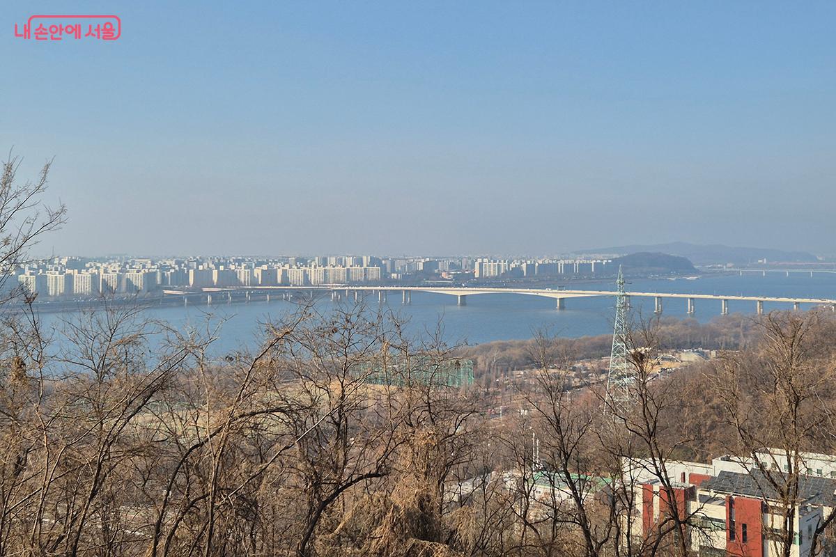 하늘공원 전망대에서 바라보는 한강의 모습