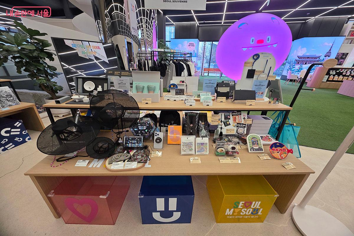 디지털 다이어리와 키링캠, 서울향인센스, 서울마이소울 갓 등이 새롭게 선보였다. &copy;이정민