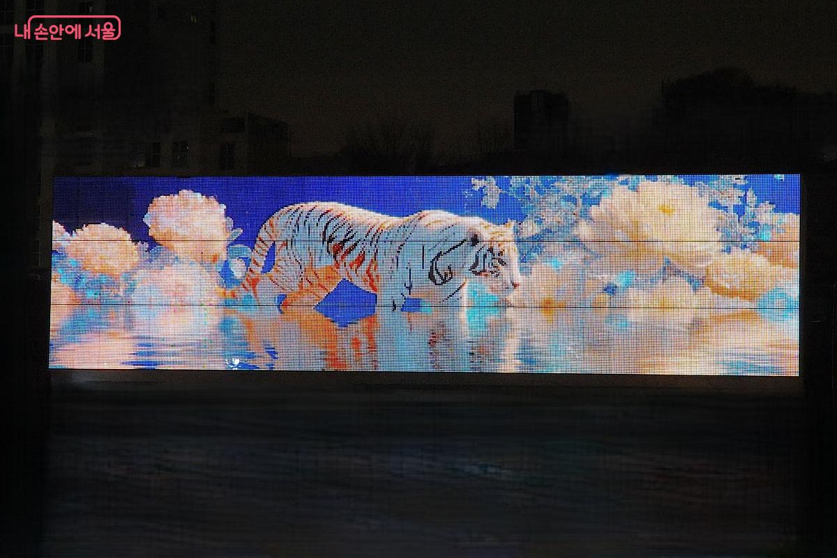 김리아 작가의 <자개의 숨결> &copy;조수봉