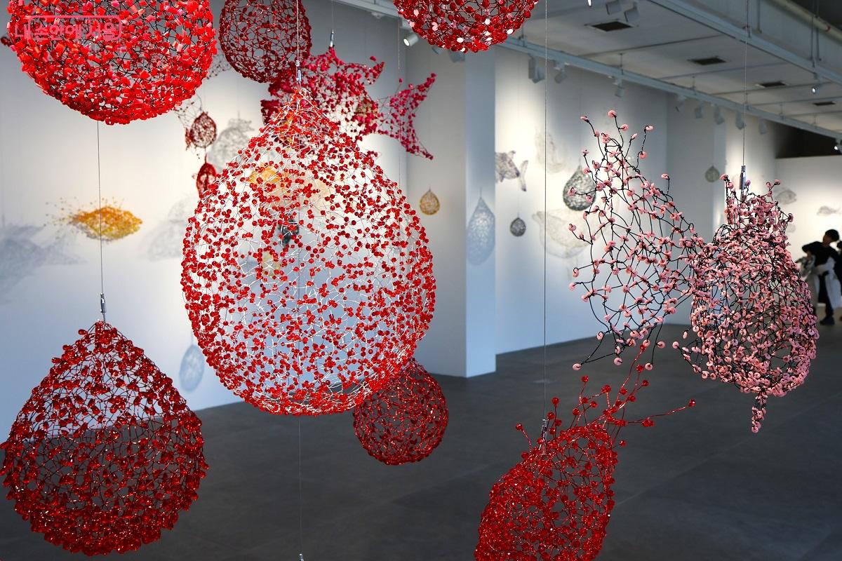 작가의 최근 작품인 <물방울>과 <물고기>가 설치됐다. &copy;이봉덕