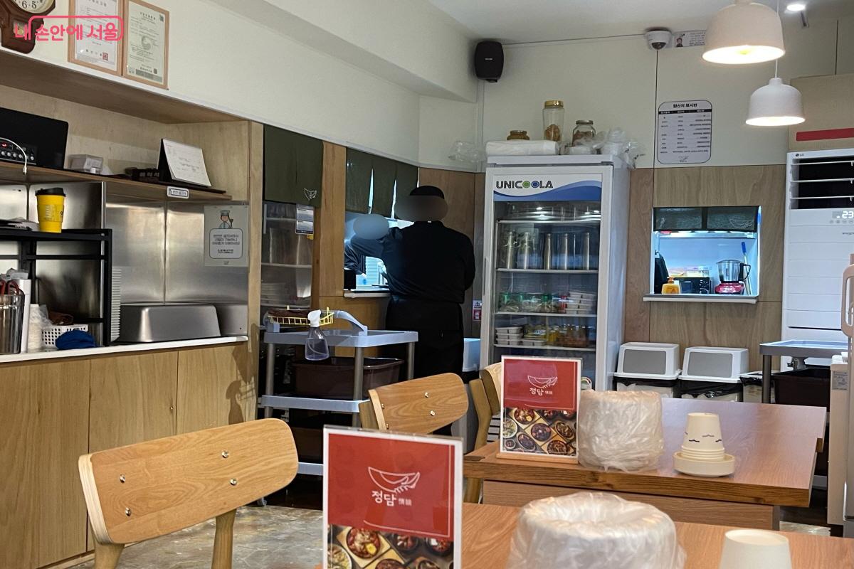 동행스토어 1호점은 희망의 인문학 수료생 중 조리사 등 경험자들이 운영하고 있다. &copy;이정민