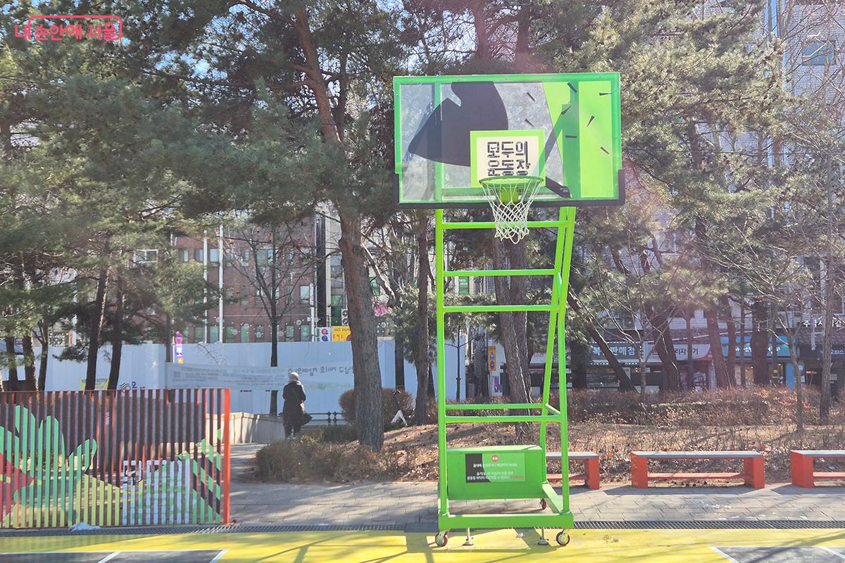 획기적인 디자인 리뉴얼을 통해 3&times;3 농구 경기를 위한 최적화된 공간으로 거듭났다. &copy;정향선