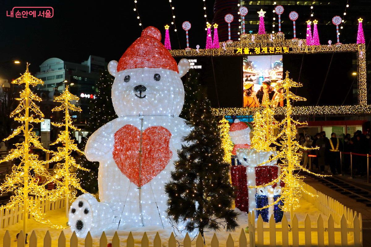 &lsquo;서울빛초롱축제&rsquo;가 1월 18일까지 연장 운영된다. &copy;박성환 