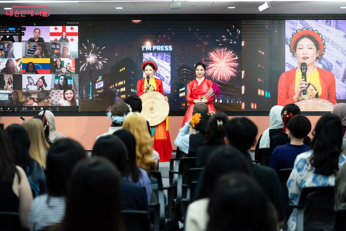 해외문화홍보원 및 다수의 국제행사 운영지원을 통해 서울을 소개하고 있다. &copy;본인 제공