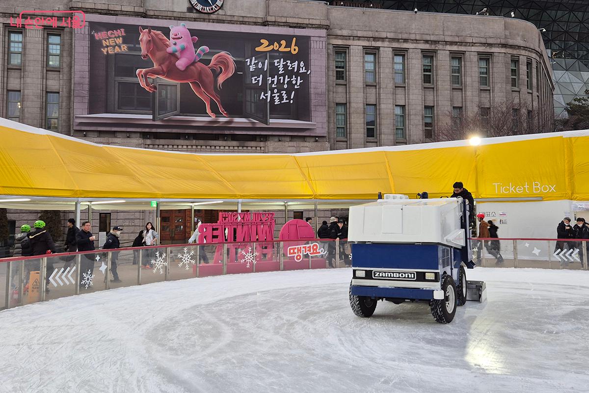 회차당 1시간 운영 후 30분의 정빙 시간을 가진다. &copy;백승훈