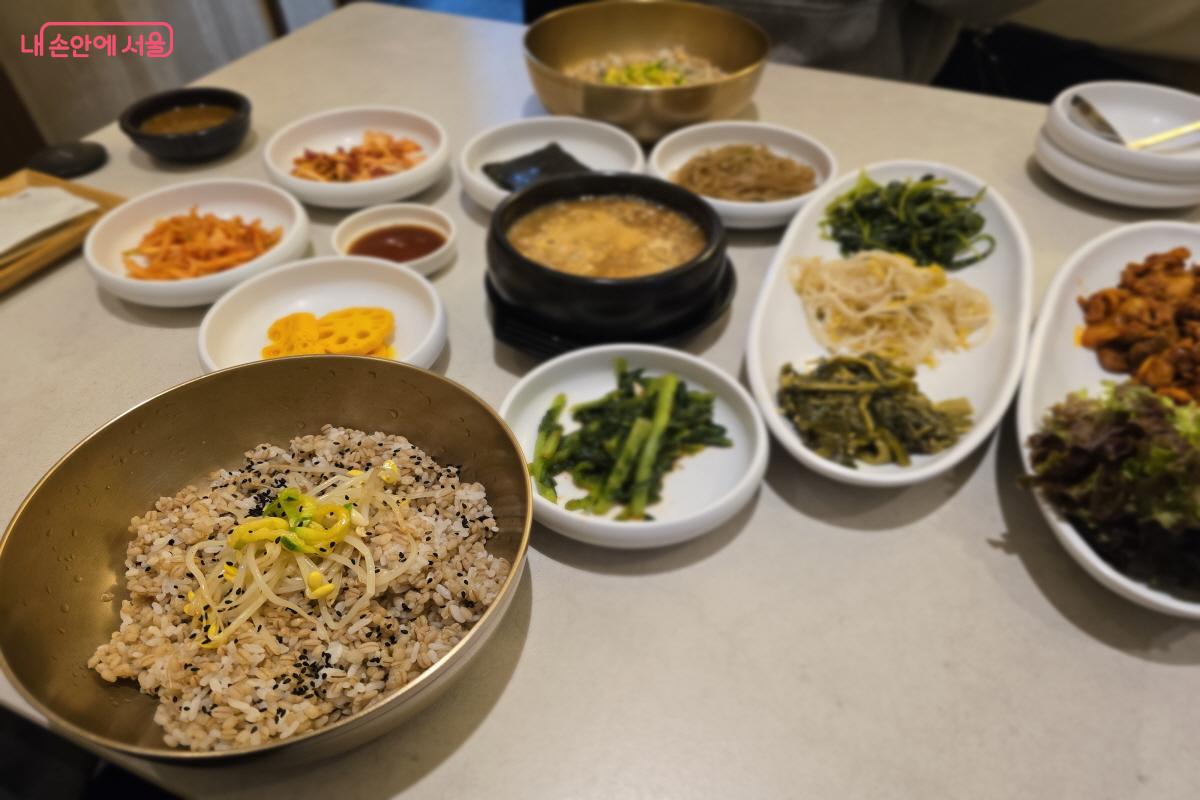 통쾌한 한끼 식당에 방문해 건강한 식사를 했다. &copy;조송연