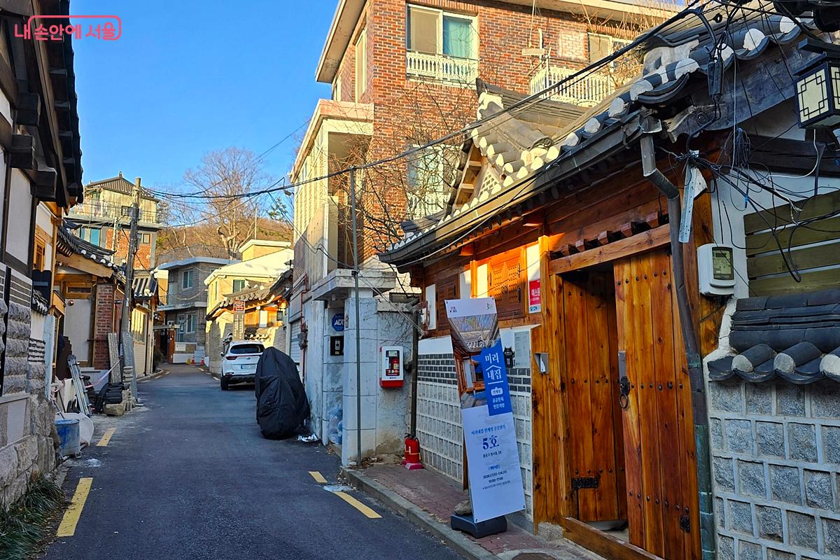 '원서동 5호' 공공한옥 들어가는 입구 ©김윤경