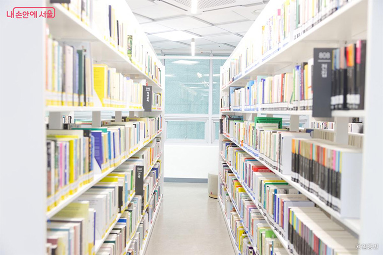 서울도서관은 시민이 다시 도서관에서 읽기를 회복할 수 있도록 연체자 사면 캠페인을 진행한다. 