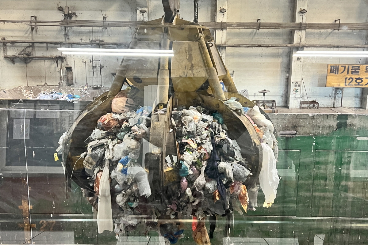 눈앞에 5톤 쓰레기 담은 굴착기가! 서울시 자원회수시설 생생 견학 