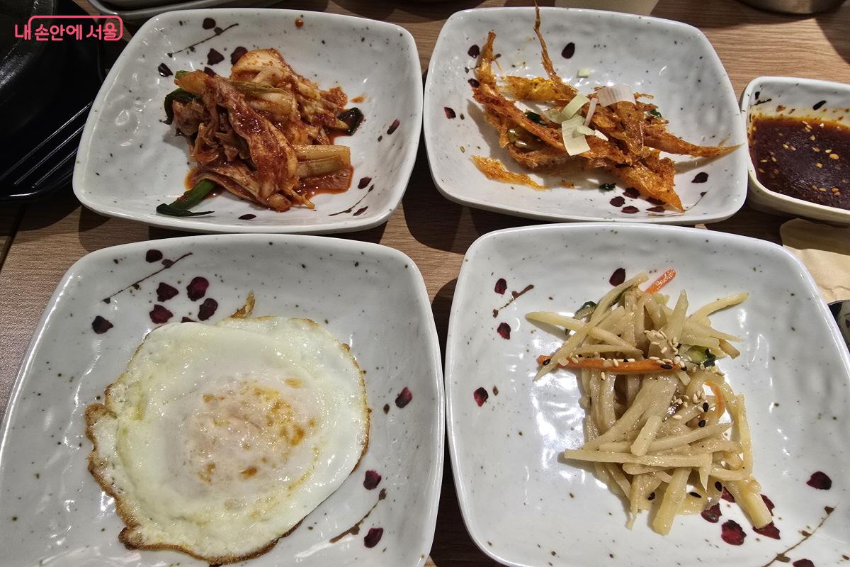 소박하지만 맛있는 밑반찬 &copy;조수연