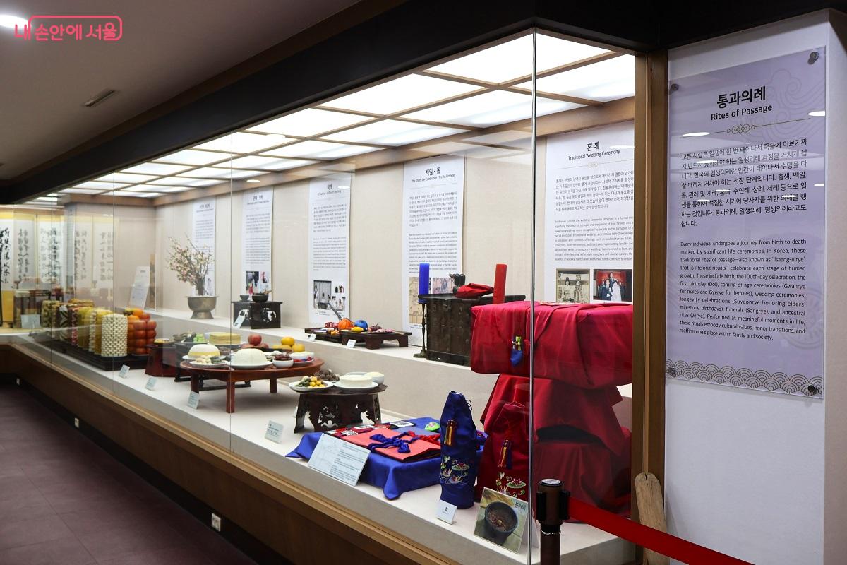 우리 조상들이 과거에 통과했던 주요 의례별 전통 상차림을 만날 수 있다. &copy;이봉덕