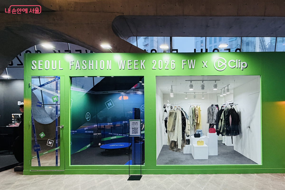 DDP 어울림광장에 설치된 K-패션 프로모션 현장 &copy;김경선
