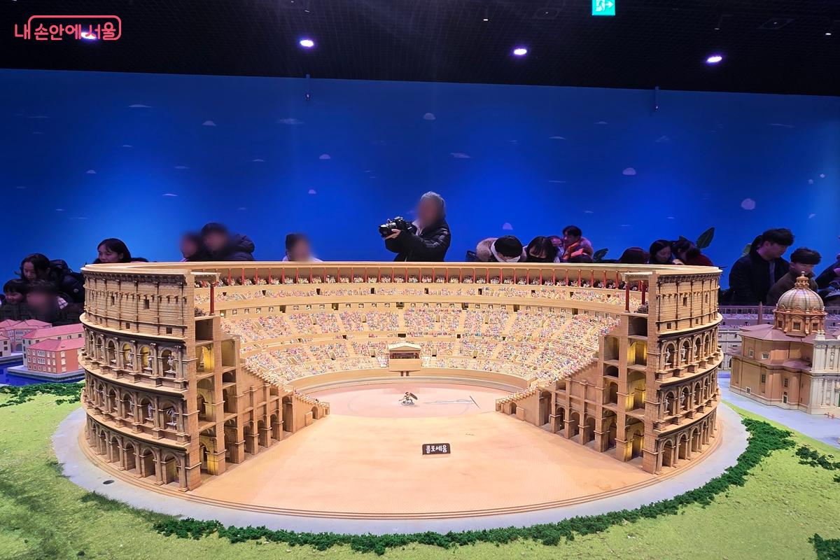 콜로세움 모형물 ⓒ강사랑
