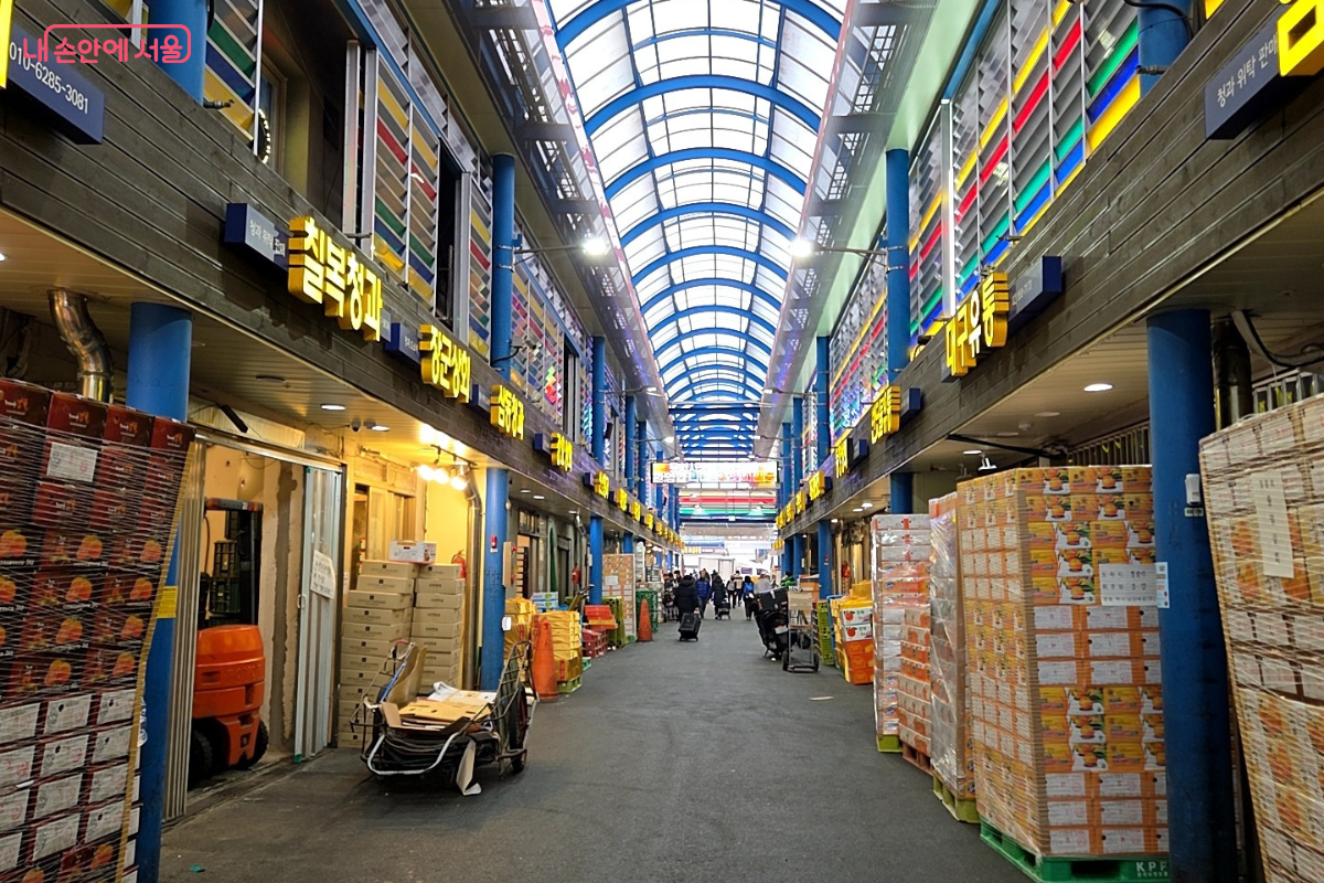 점포마다 스프링클러가 설치된 모습 &copy;김승아