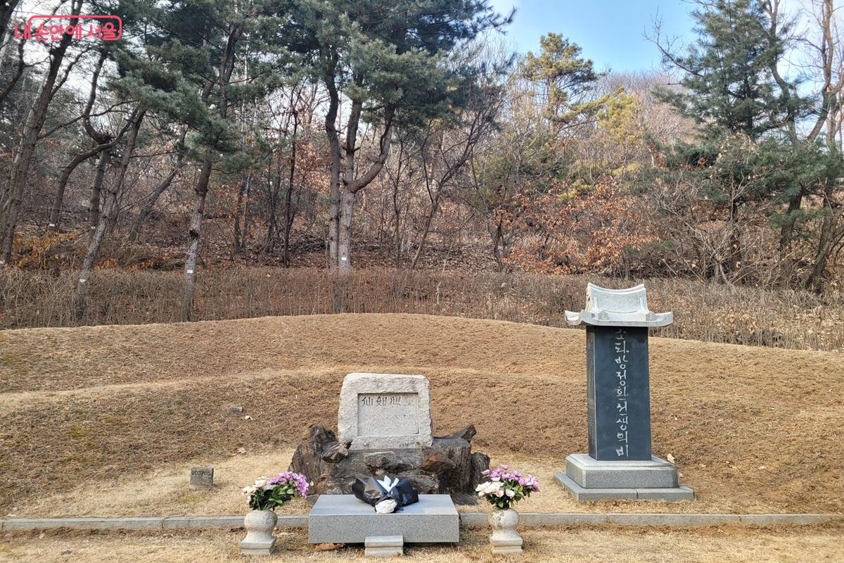 어린이날 제정으로 잘 알려진 방정환 선생 묘가 망우산에 자리하고 있다. &copy;조연