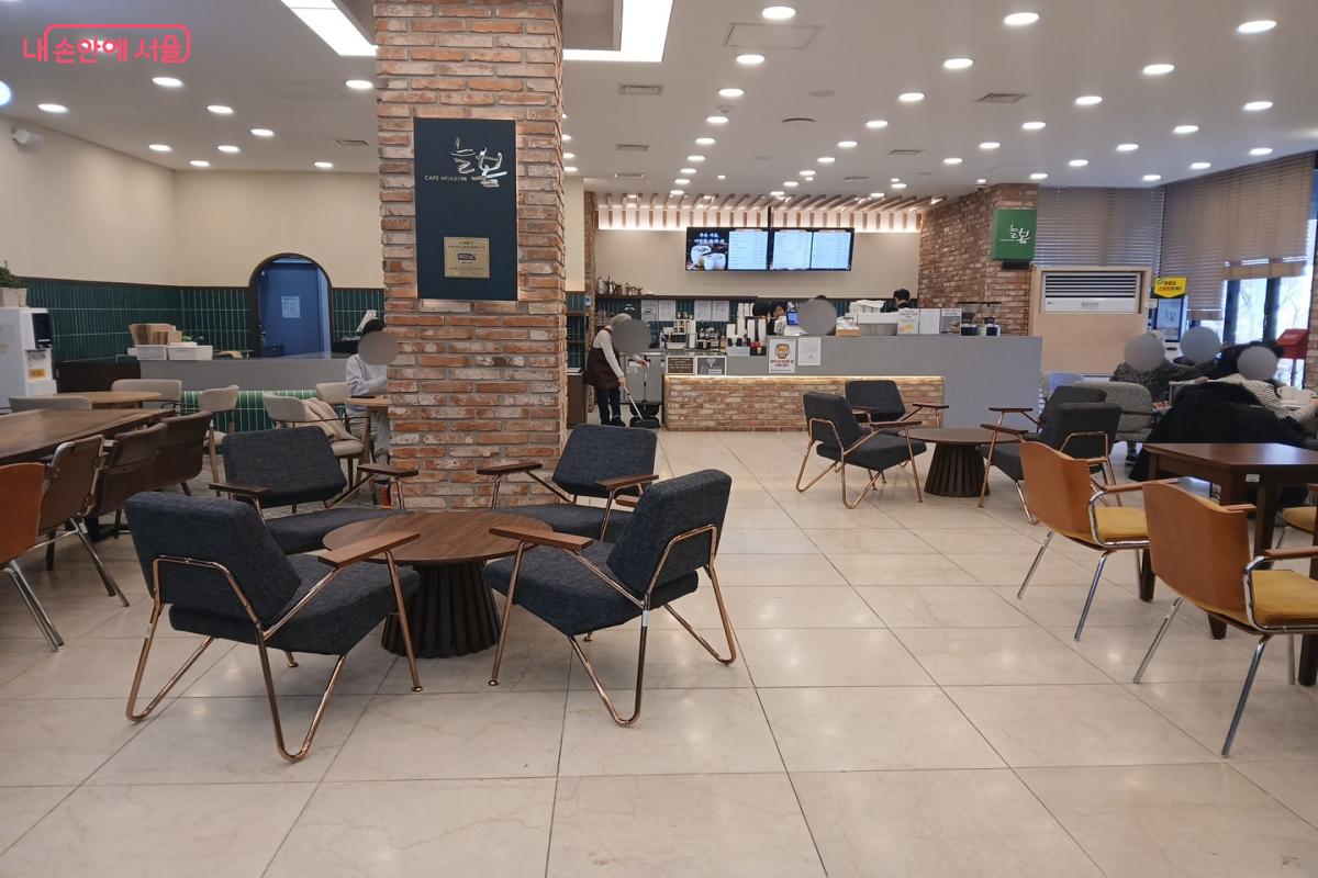 시니어들에게 일자리를 제공하고 있는 늘봄카페 &copy;최은영