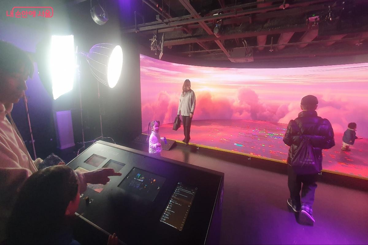 아이돌처럼 춤추고 노래할 수 있는 K-팝 그라운드 ©조한상