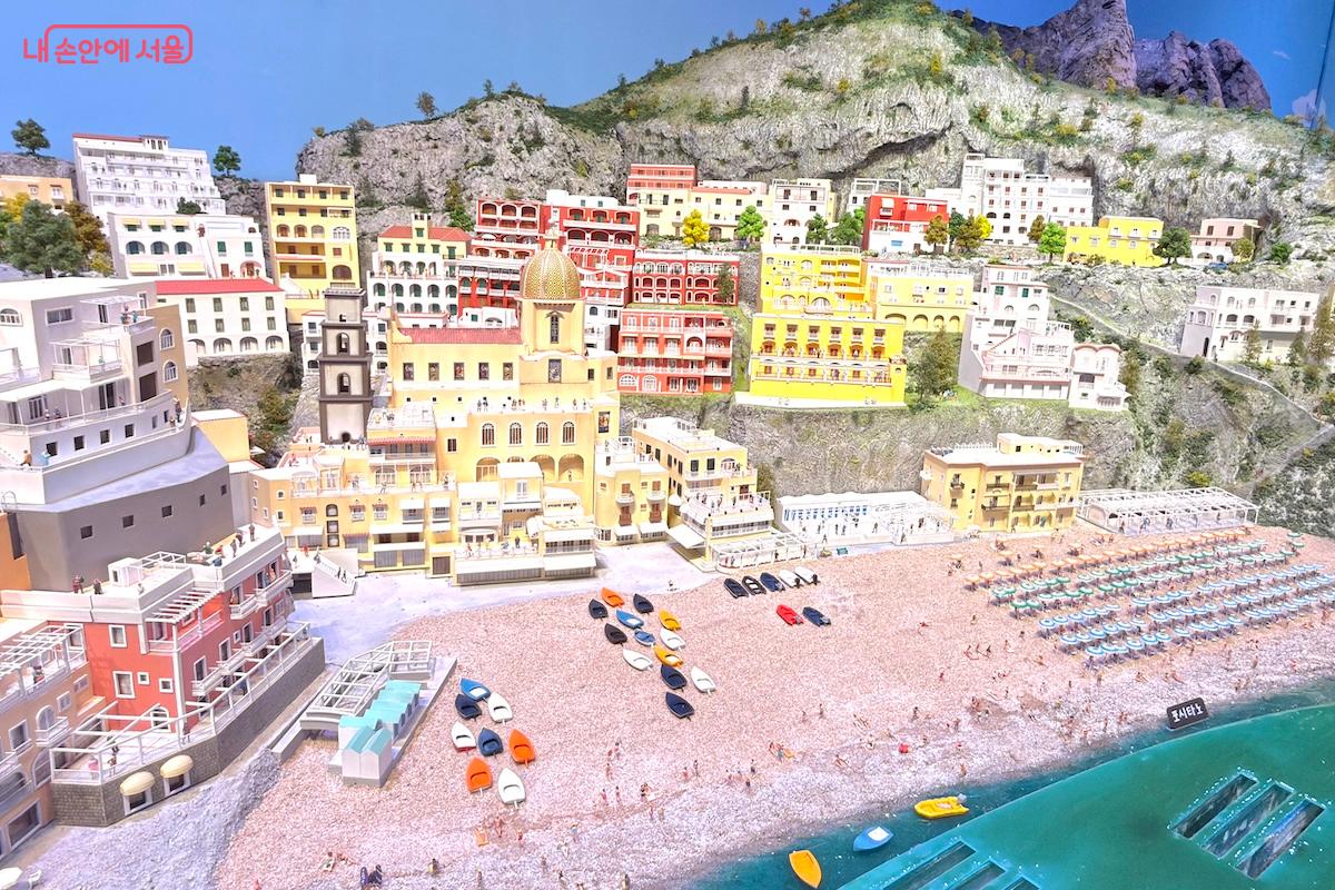 멋진 관광지가 세밀하게 묘사되어 있어 이탈리아 여행 욕구가 샘솟았다. ©서지희