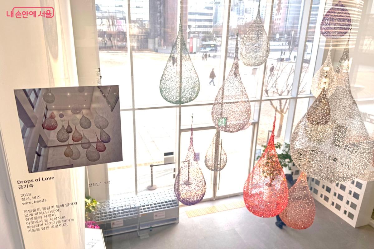 2층에서 1층을 내려다 보면 독특한 사진을 남길 수 있다. ©서지희