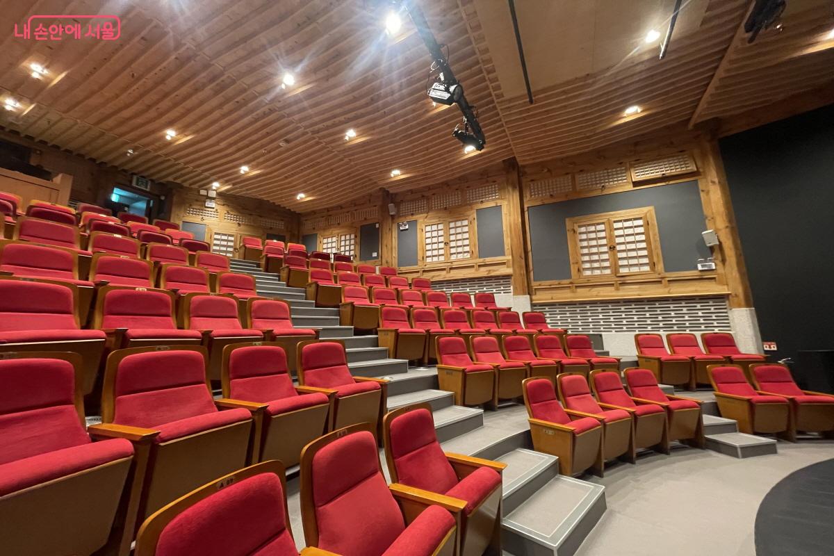 140석 규모의 국악 전문 공연장 &copy;이정민