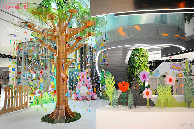 서울갤러리 SNS 구독 및 소망나무 참여 이벤트 등을 진행한다.