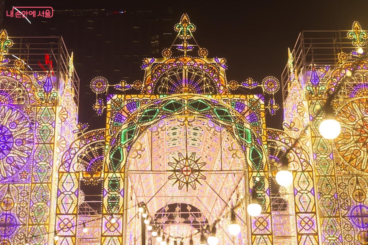 해당 작품의 이름은 '소망, 빛으로 물들다(Wish Shine On)'이라고 한다