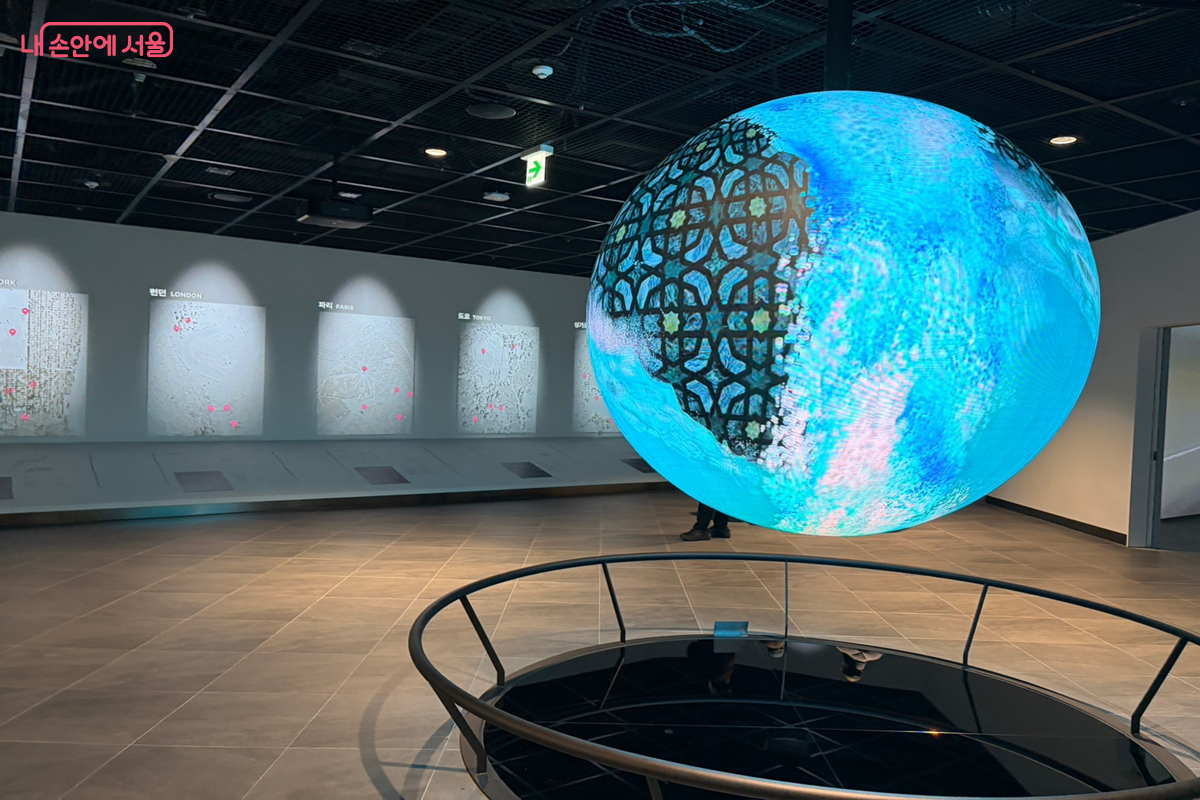 세계 도시를 조망하며 글로벌 도시 서울의 위상을 다시 바라보는 &lsquo;내친구서울 2관&rsquo; &copy;권혜원