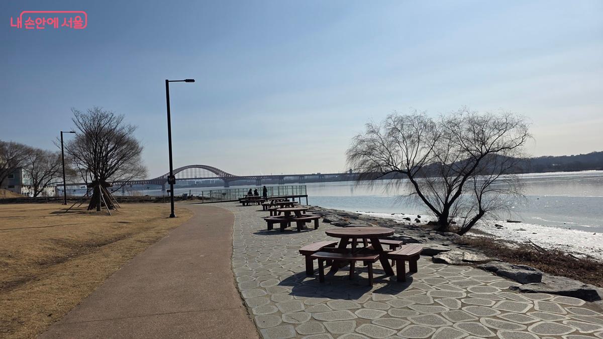 행주산성 역사공원은 한강을 따라 조성된 수변공원이다. ⓒ최용수