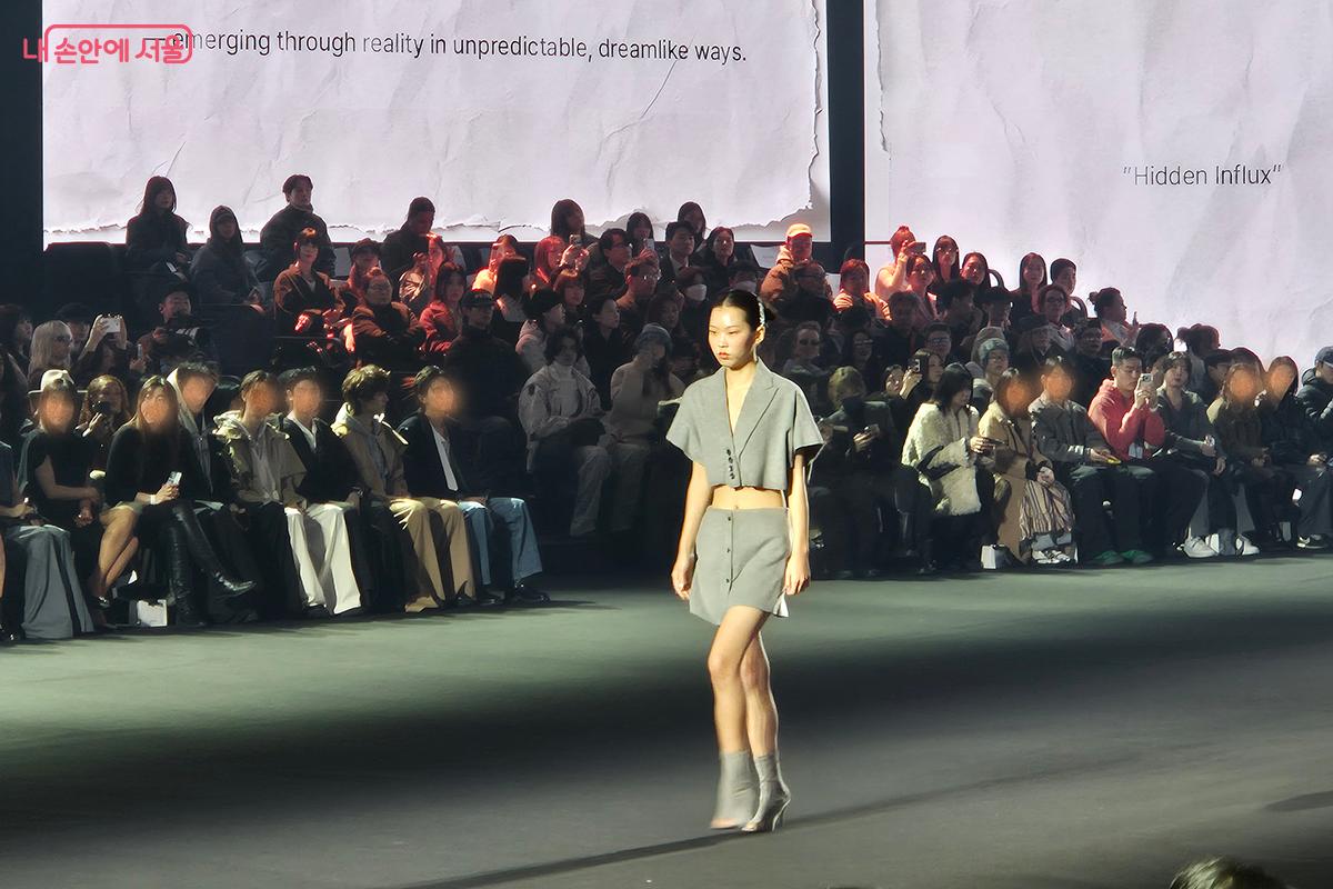 이번 시즌은 어린아이로의 유희를 갈망하는 인간의 본능을 재해석한 작품들을 선보였다. &copy;이혜숙