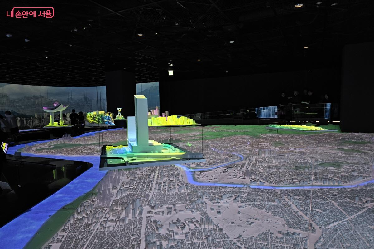 서울의 미래 도시 공간을 재현한 형태와 같이 보니 더욱 흥미로웠다. ⓒ염지연